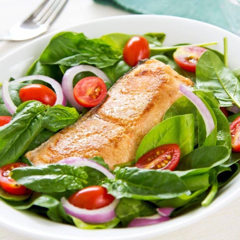 Salmon with Spinach fresh salad