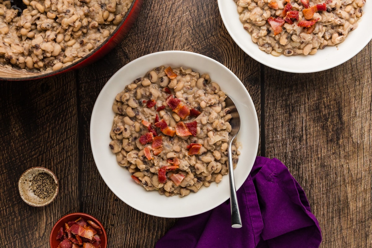 Blackeyed Peas with bacon in a bowl