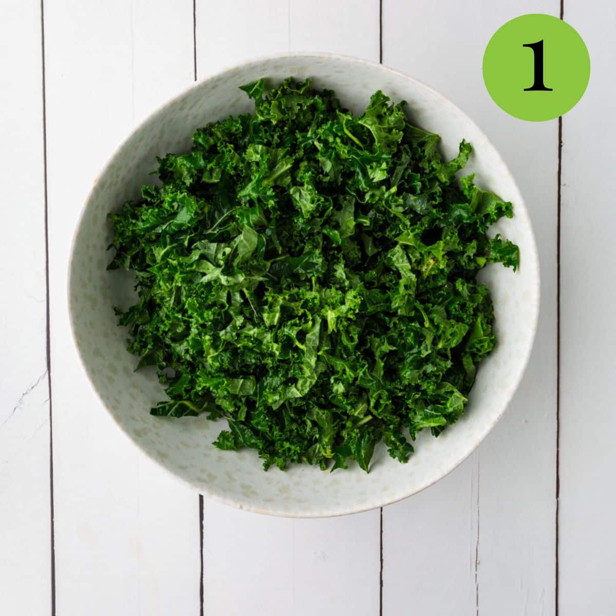 kale leaves in bowl